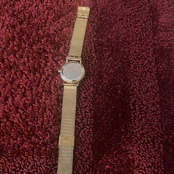 Gold tone watch with Diamond chips - Picture 3 of 3